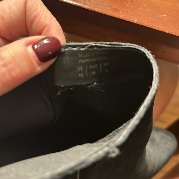 Black suede Aldo booties - Picture 8 of 10
